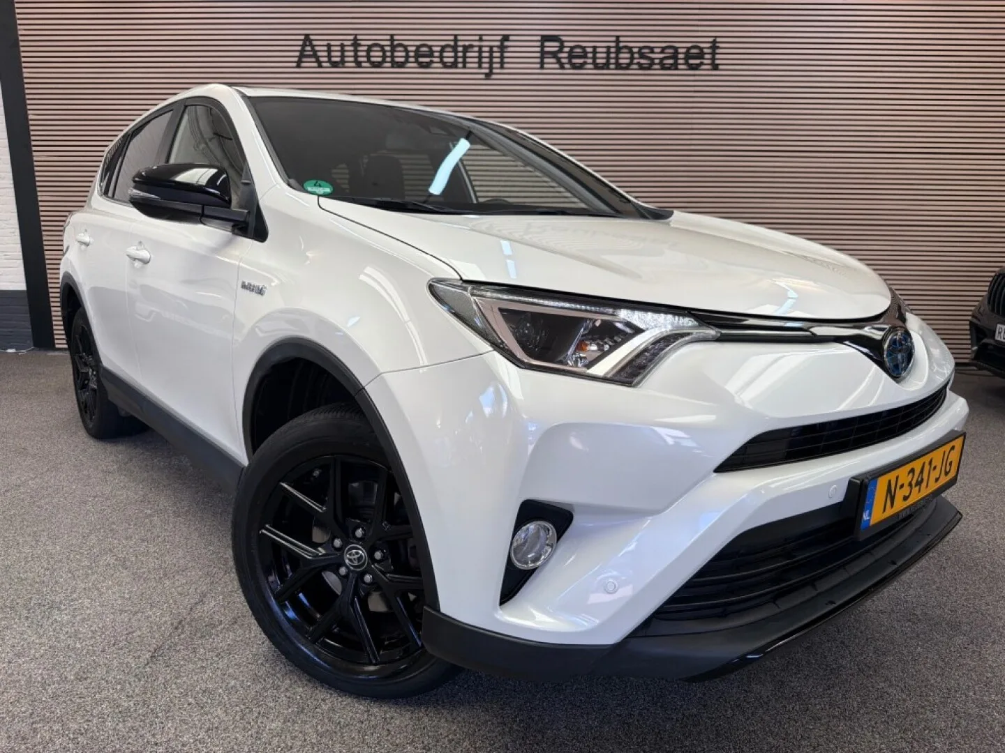Toyota RAV4 (2018) — foto 1
