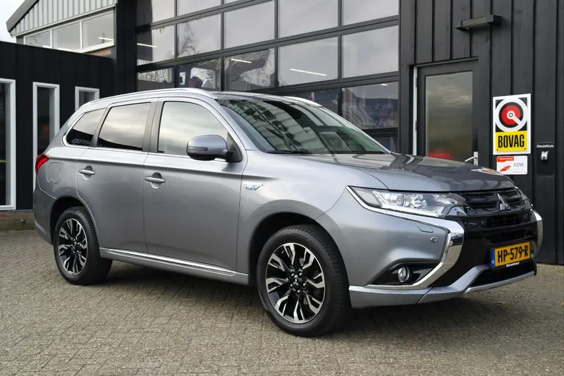 Mitsubishi Outlander (2015)