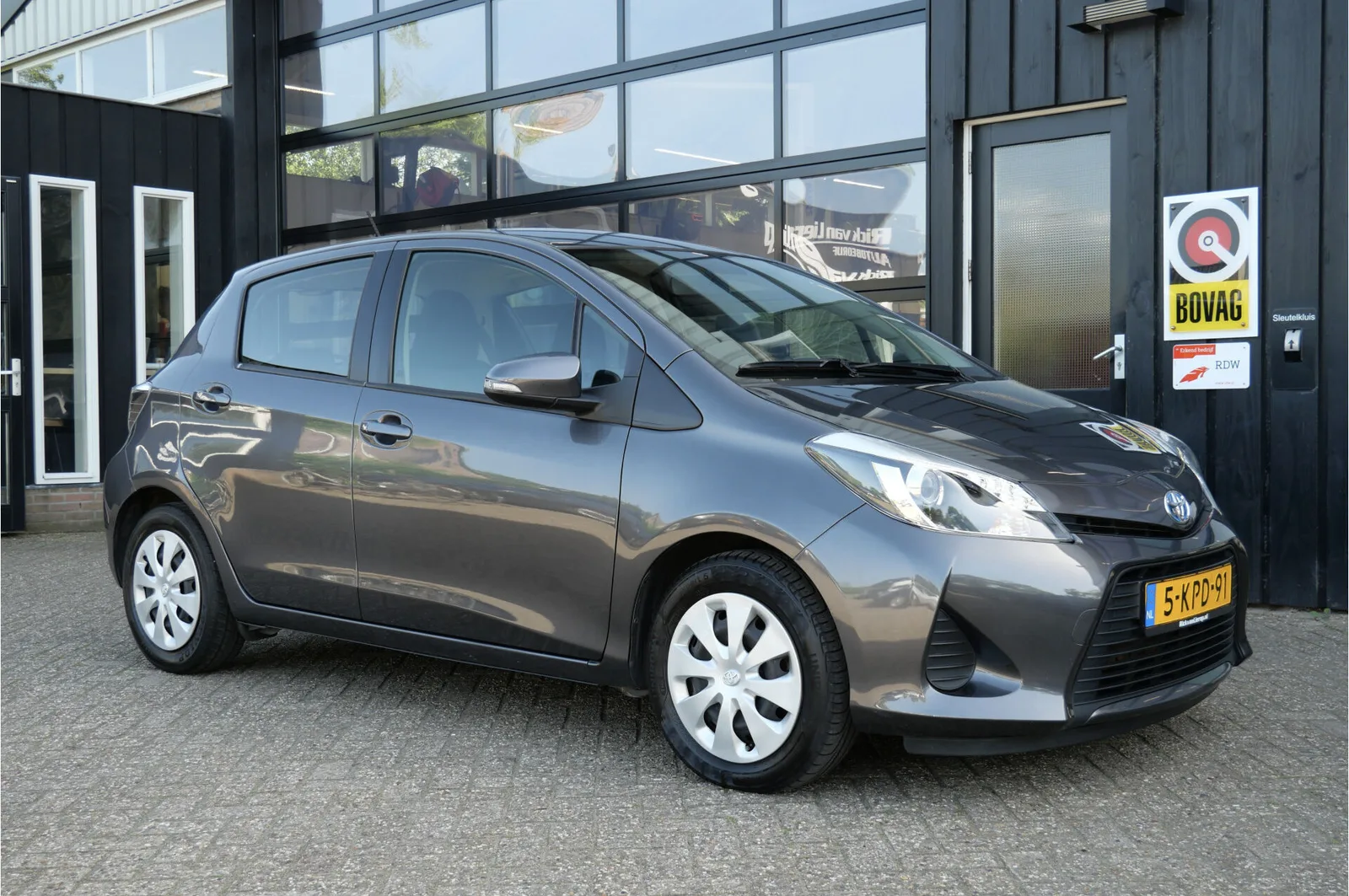 Toyota Yaris (2013) — foto 1