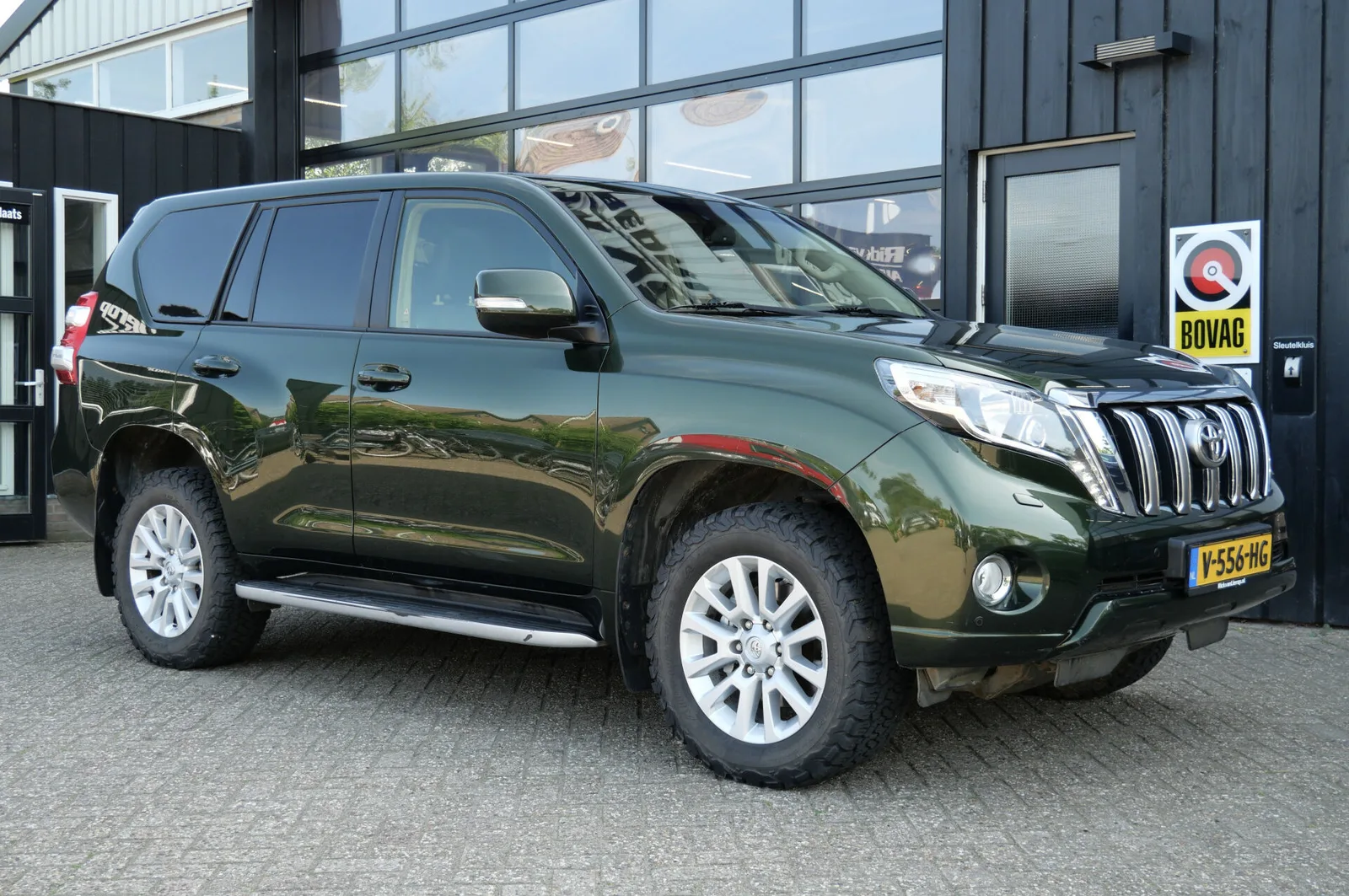 Toyota Land Cruiser (2014) — foto 1