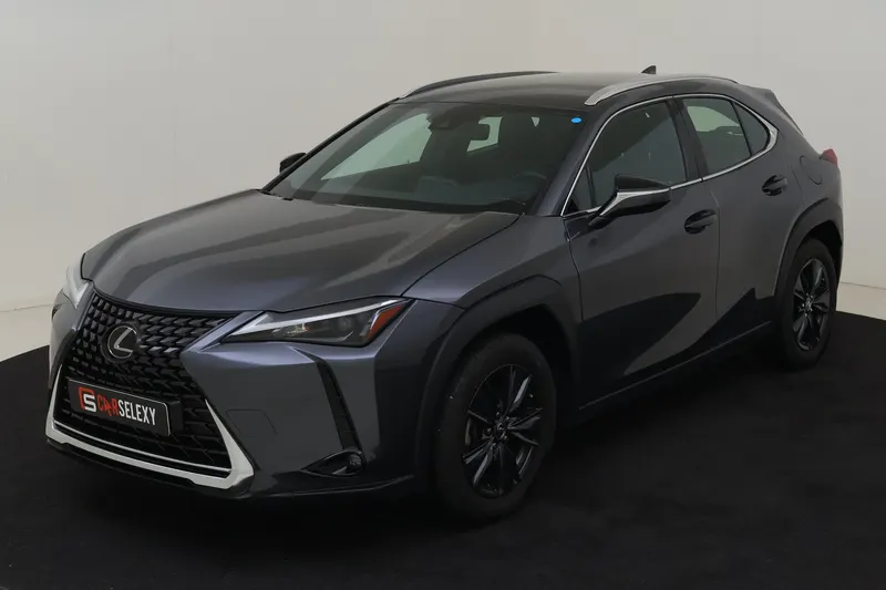 Lexus UX (2024)