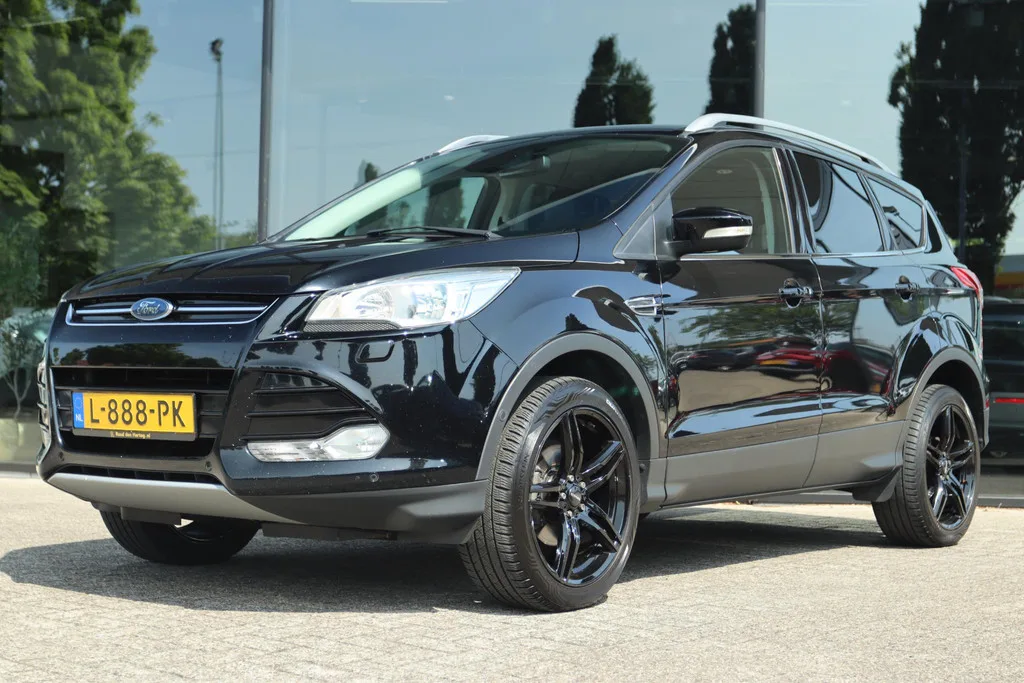 Ford Kuga (2015) — foto 1