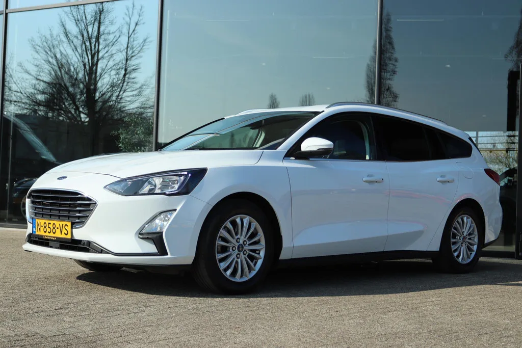 Ford Focus (2022) — foto 1
