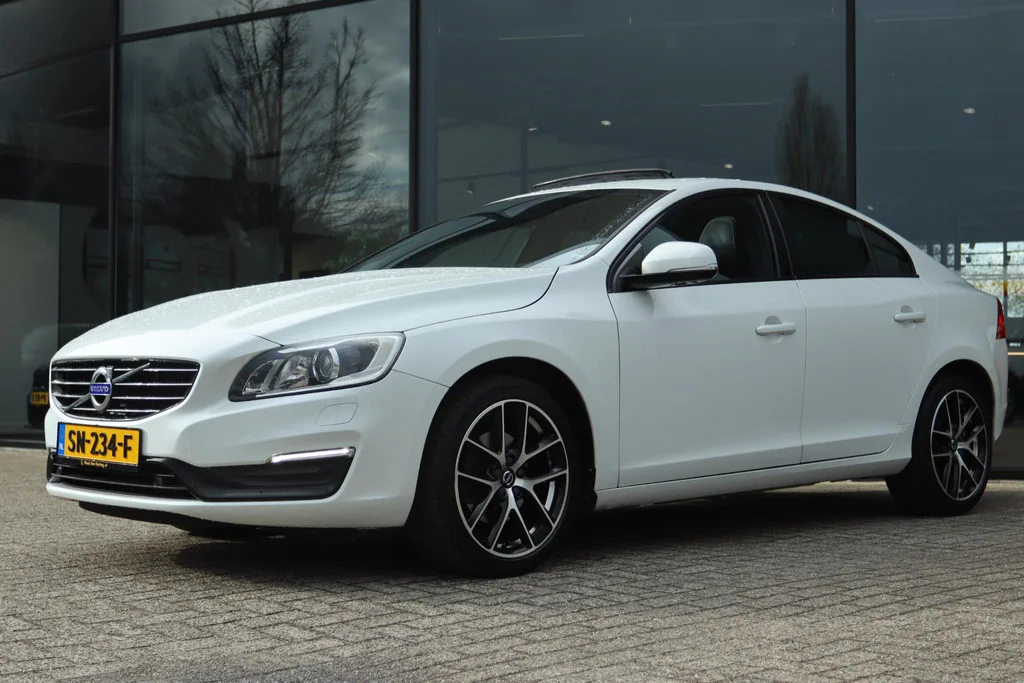 Volvo S60 (2018) — foto 1