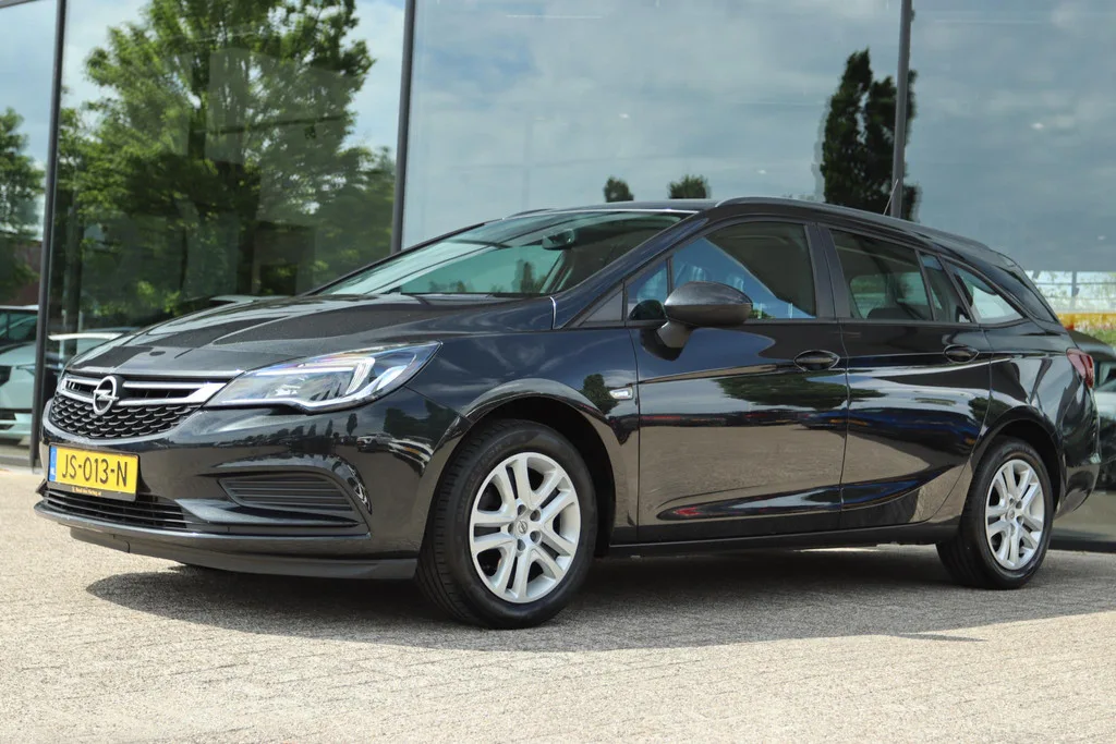 Opel Astra (2016) — foto 1
