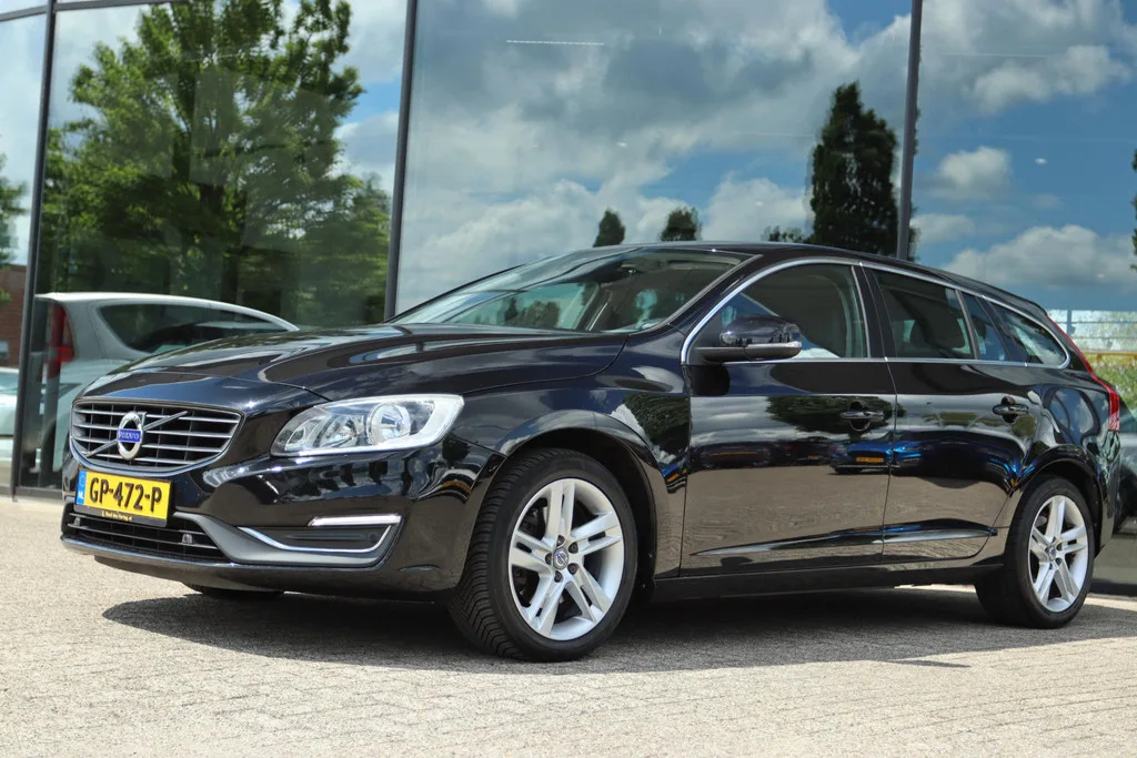 Volvo V60 (2015) — foto 1