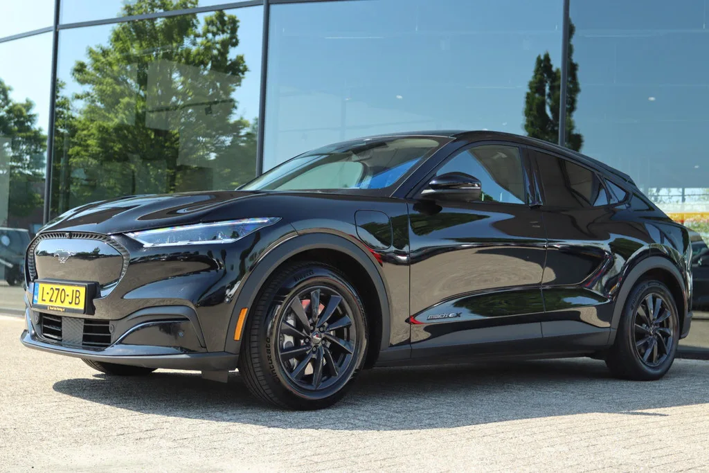 Ford Mustang (2021) — foto 1