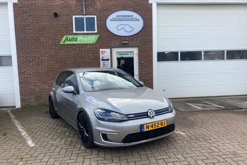 Volkswagen E-Golf (2018)