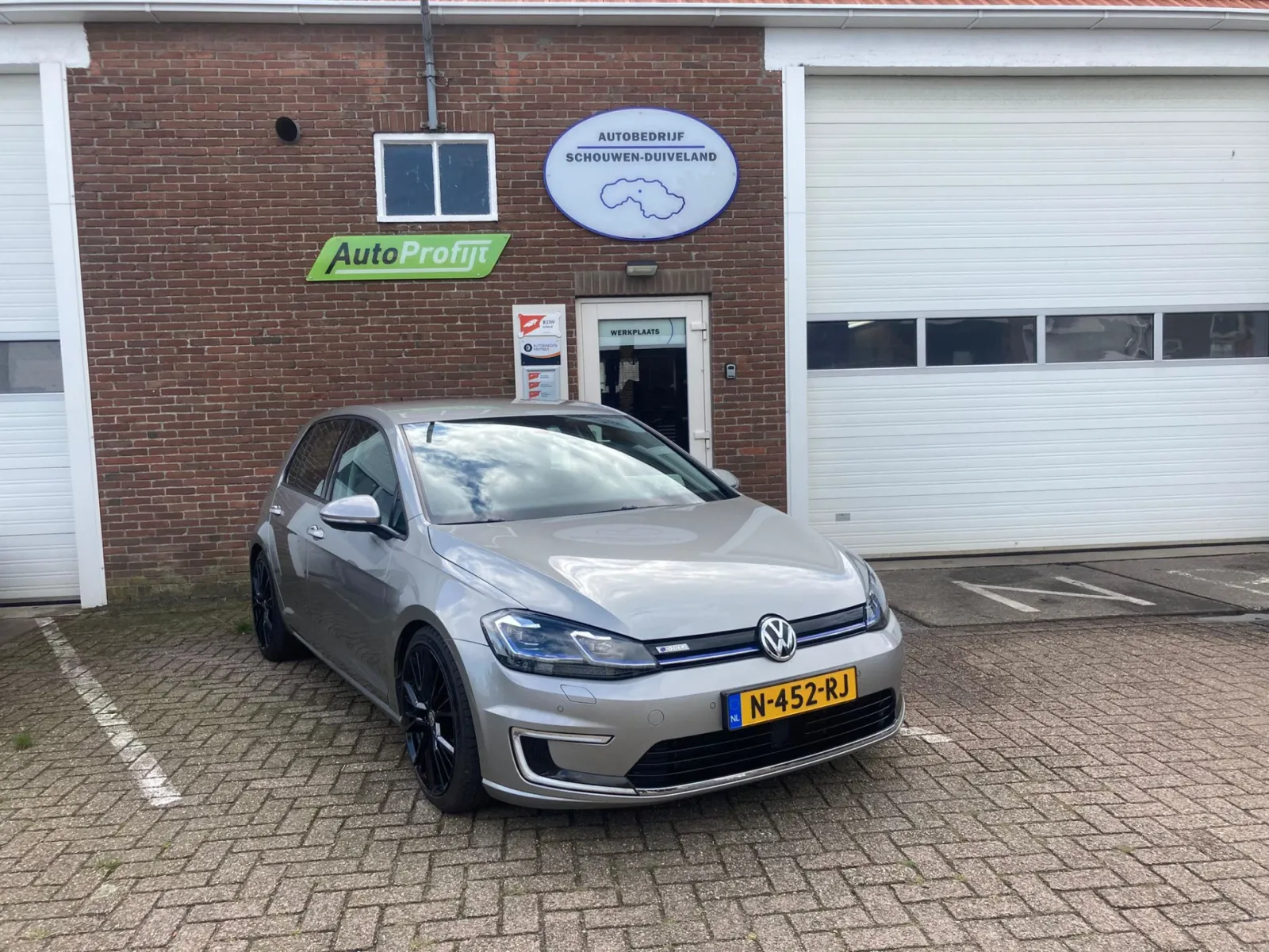 Volkswagen E-Golf (2018) — foto 1