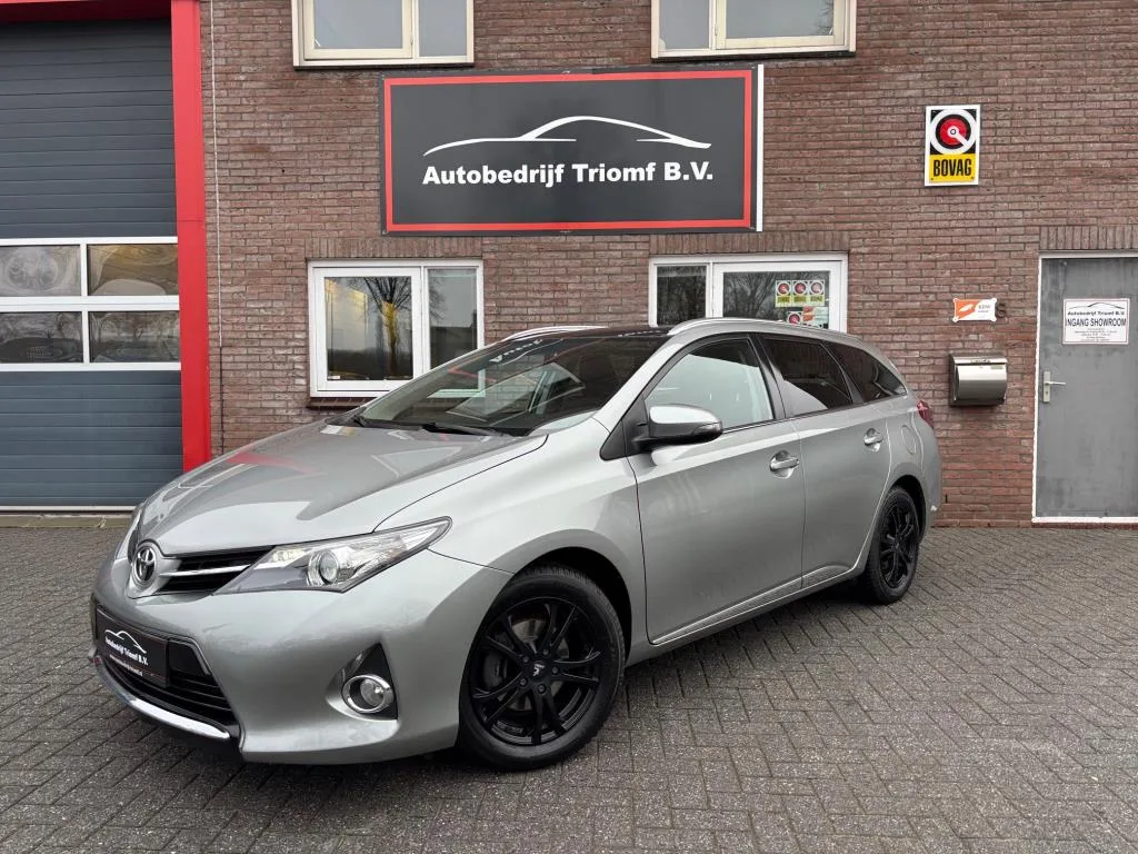 Toyota Auris (2013) — foto 1