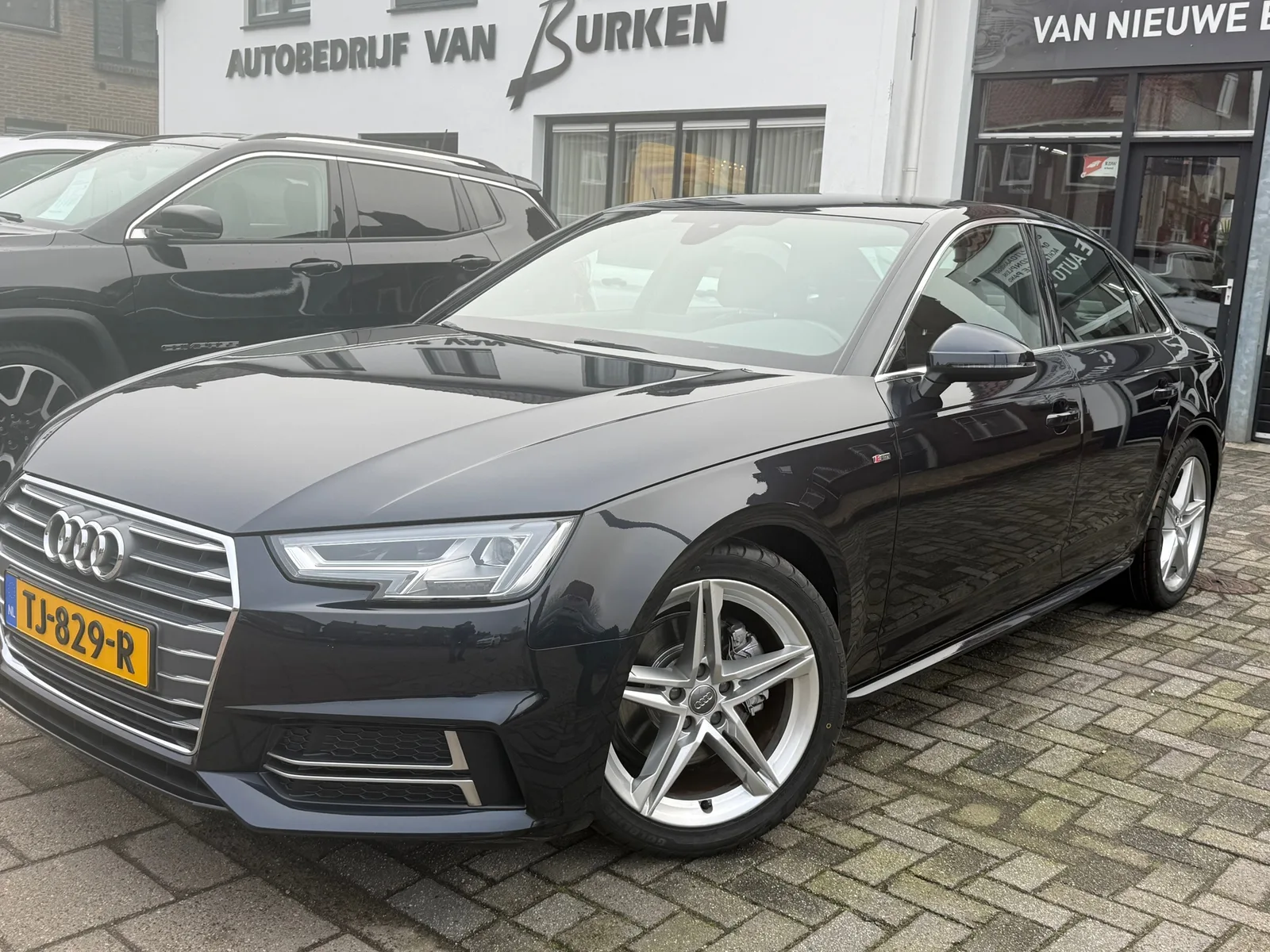 Audi A4 (2018) — foto 1