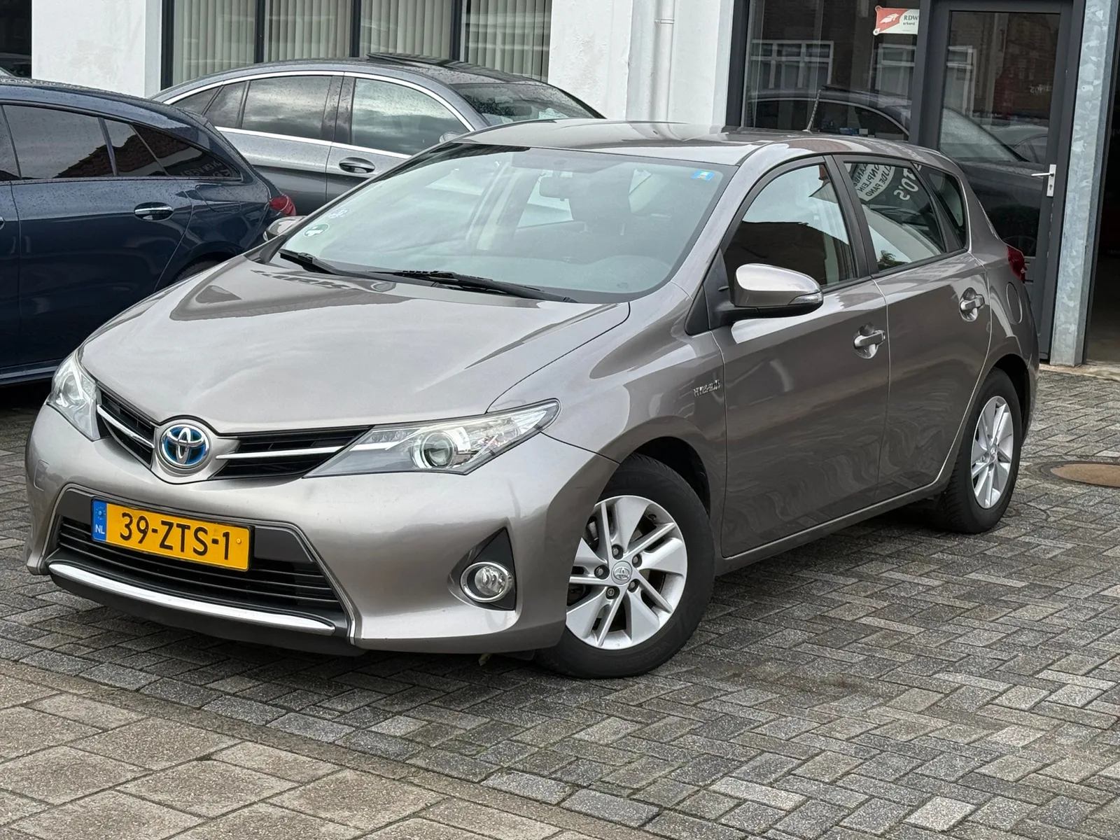 Toyota Auris (2013) — foto 1