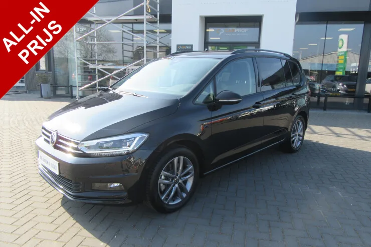 Volkswagen Touran (2024) — foto 1