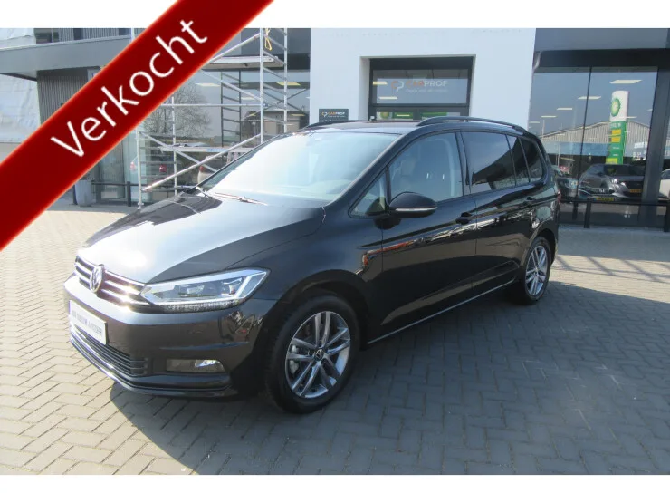 Volkswagen Touran (2024) — foto 1
