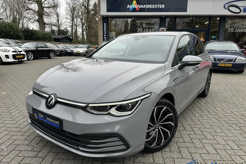 Volkswagen Golf (2023)