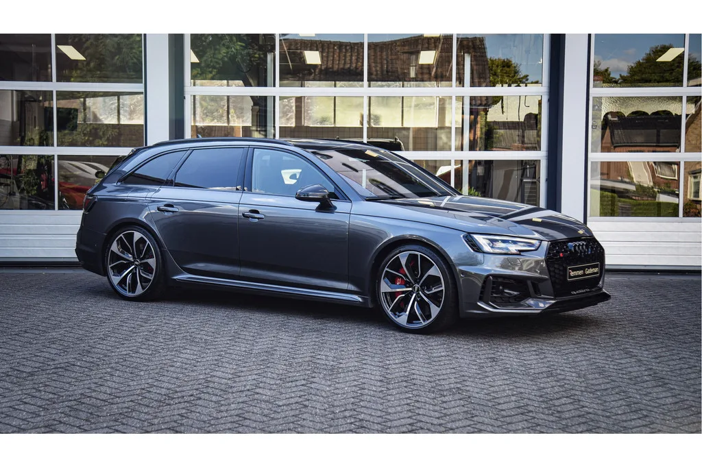 Audi RS4 (2019) — foto 1