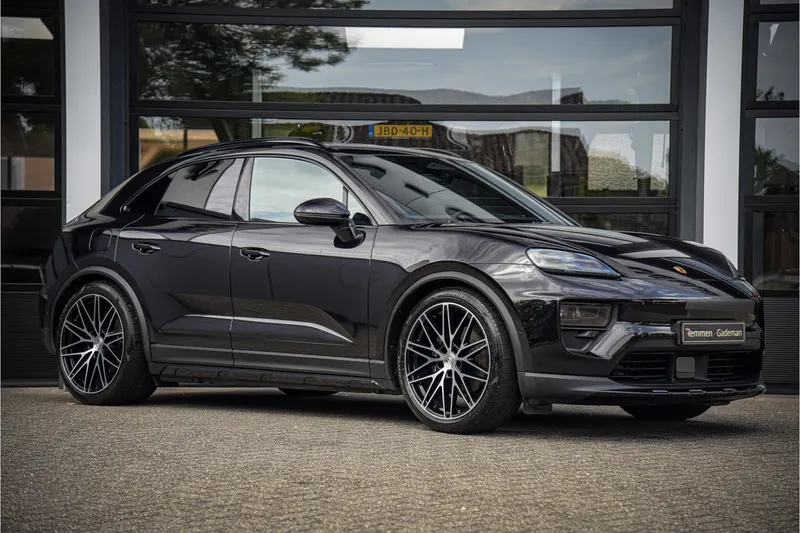 Porsche Macan (2025)