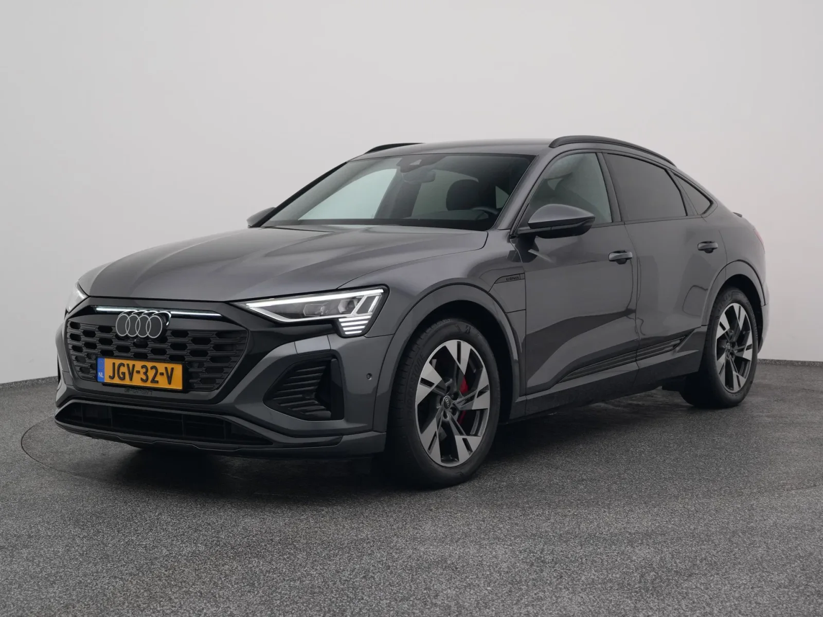 Audi Q8 (2023) — foto 1