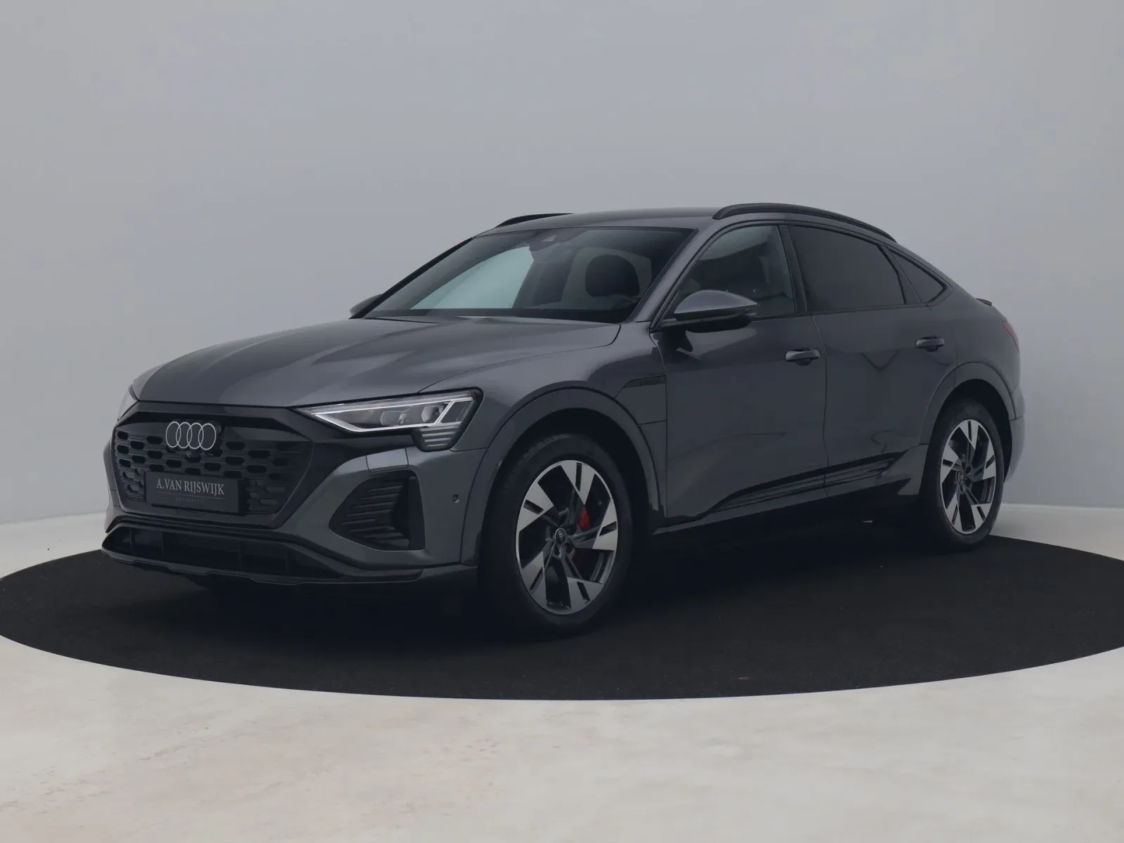 Audi Q8 (2023) — foto 1