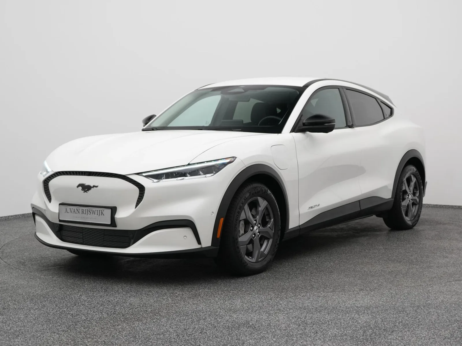 Ford Mustang (2023) — foto 1