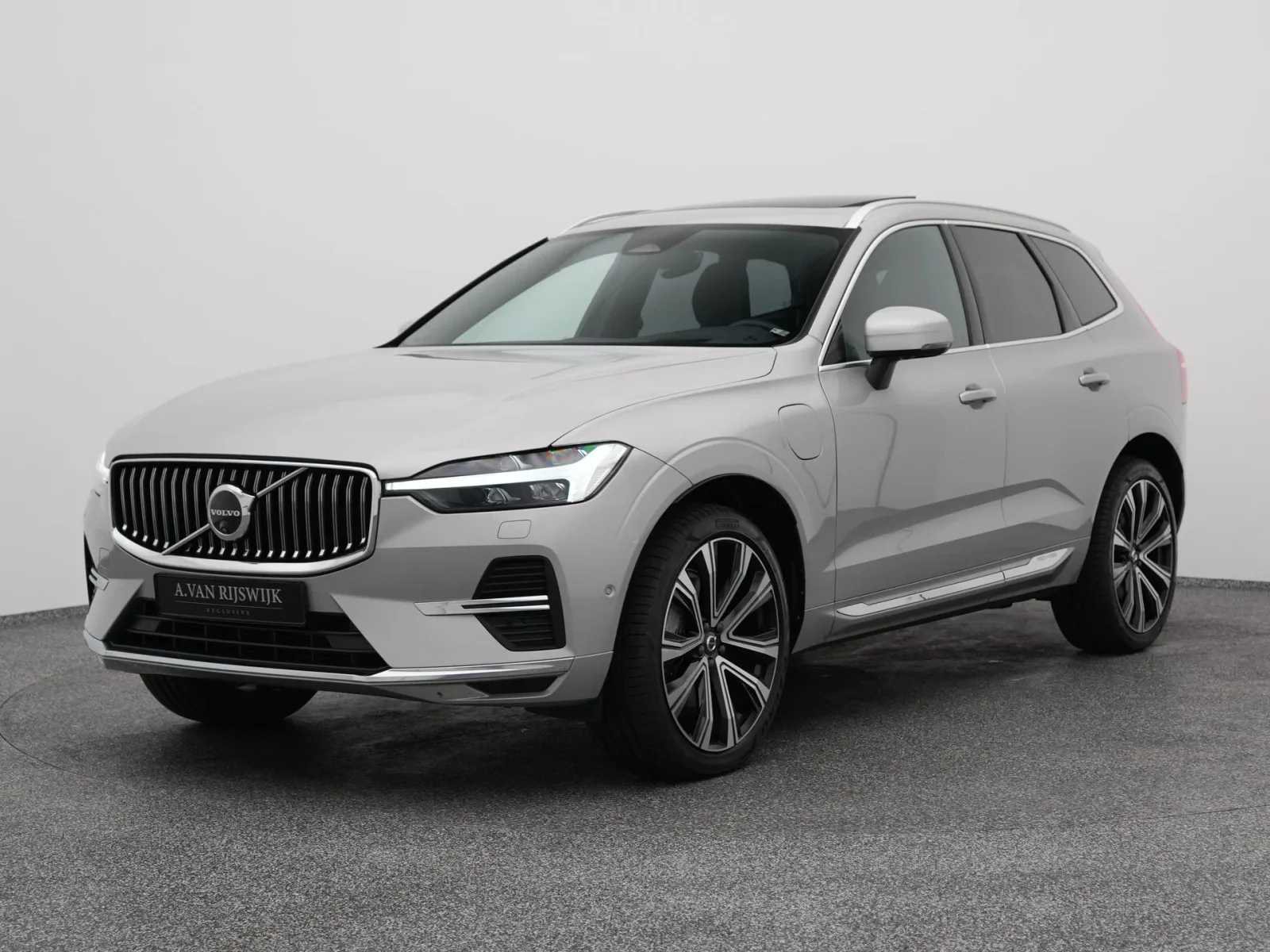 Volvo XC60 (2024) — foto 1