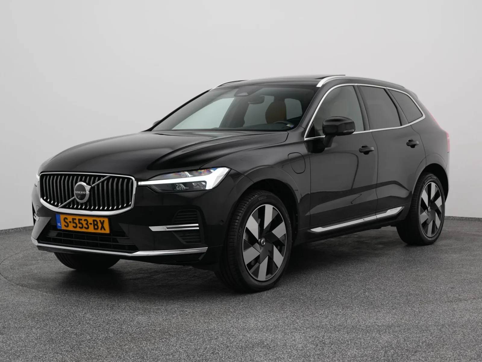 Volvo XC60 (2023) — foto 1