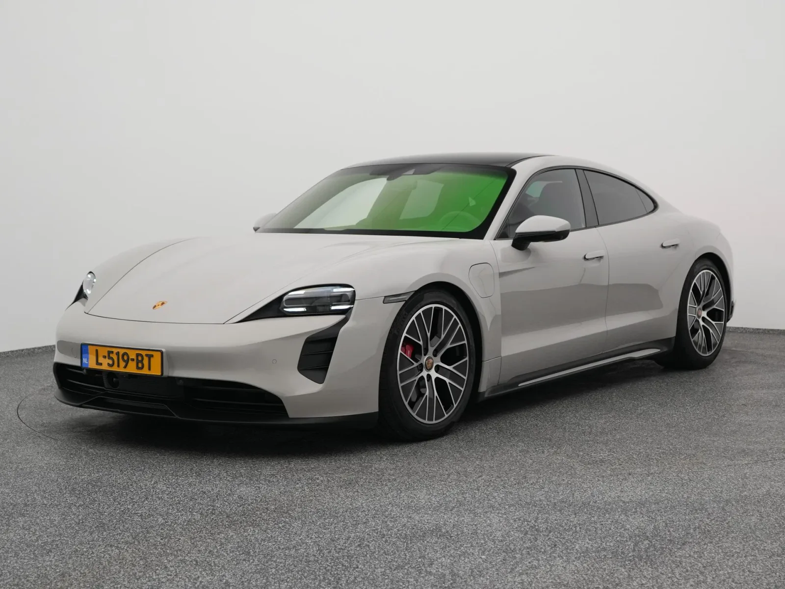 Porsche Taycan (2021) — foto 1