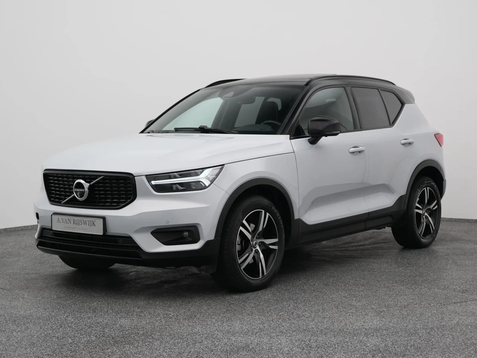 Volvo XC40 (2021) — foto 1