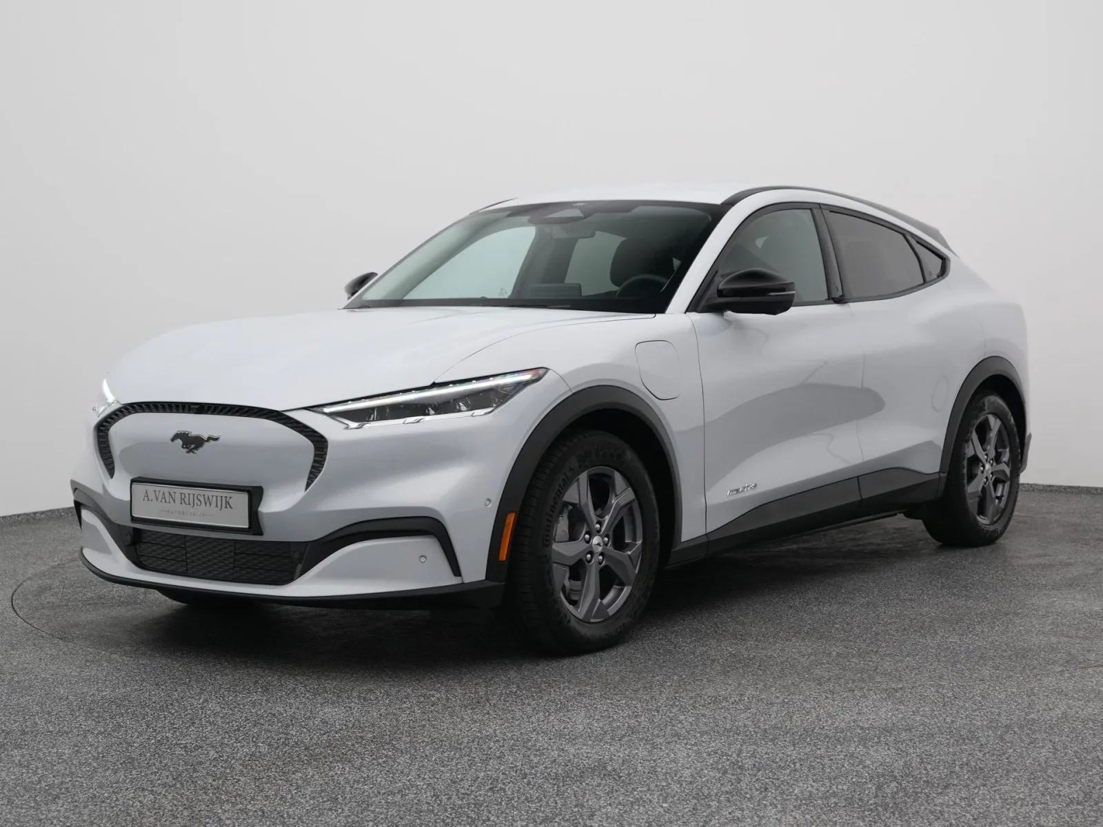 Ford Mustang (2024) — foto 1