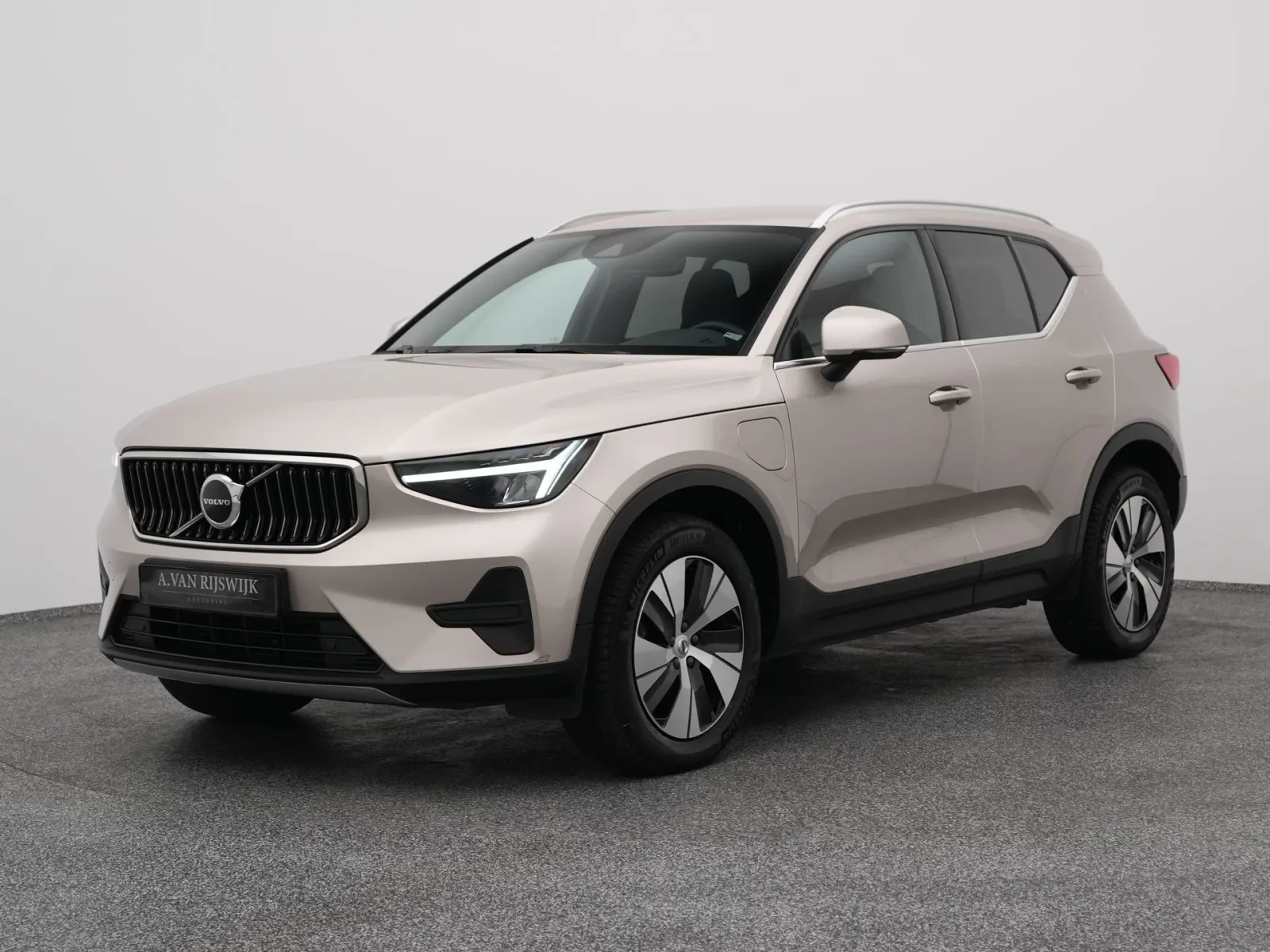 Volvo XC40 (2023) — foto 1