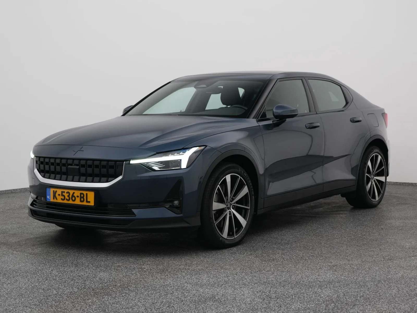 Polestar 2 (2020) — foto 1