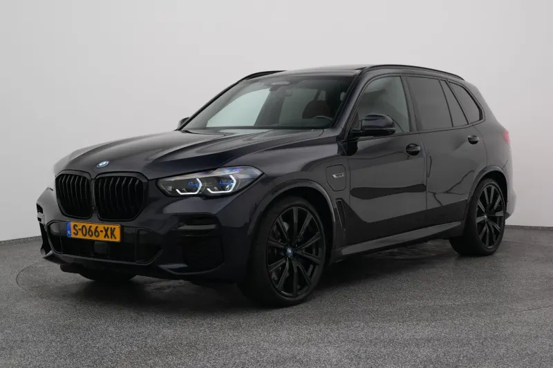 BMW X5 (2023)