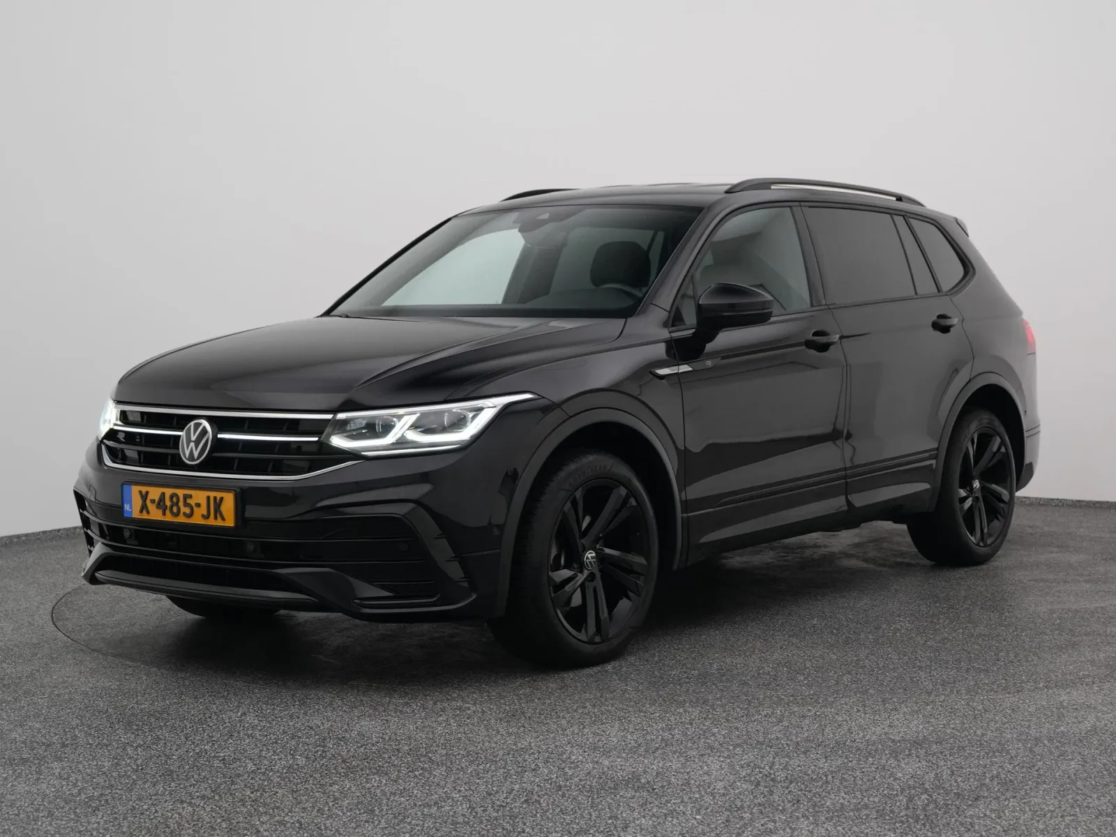 Volkswagen Tiguan (2023) — foto 1