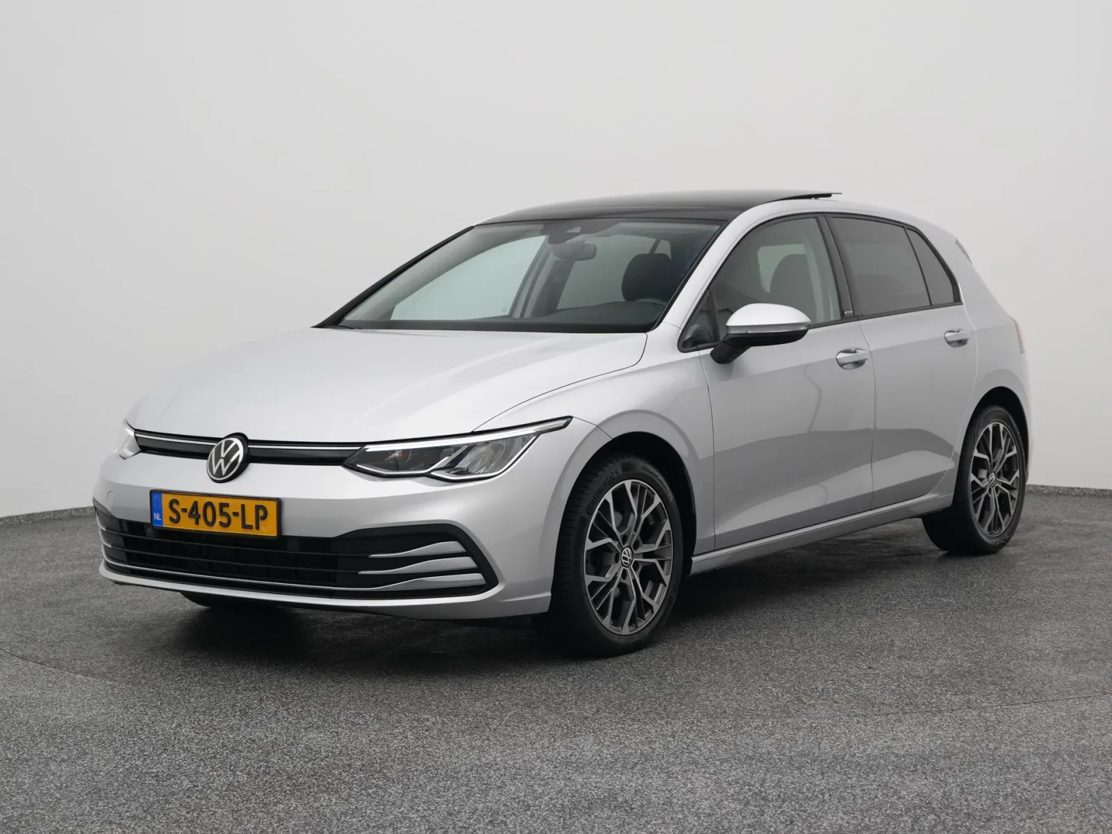 Volkswagen Golf (2022) — foto 1
