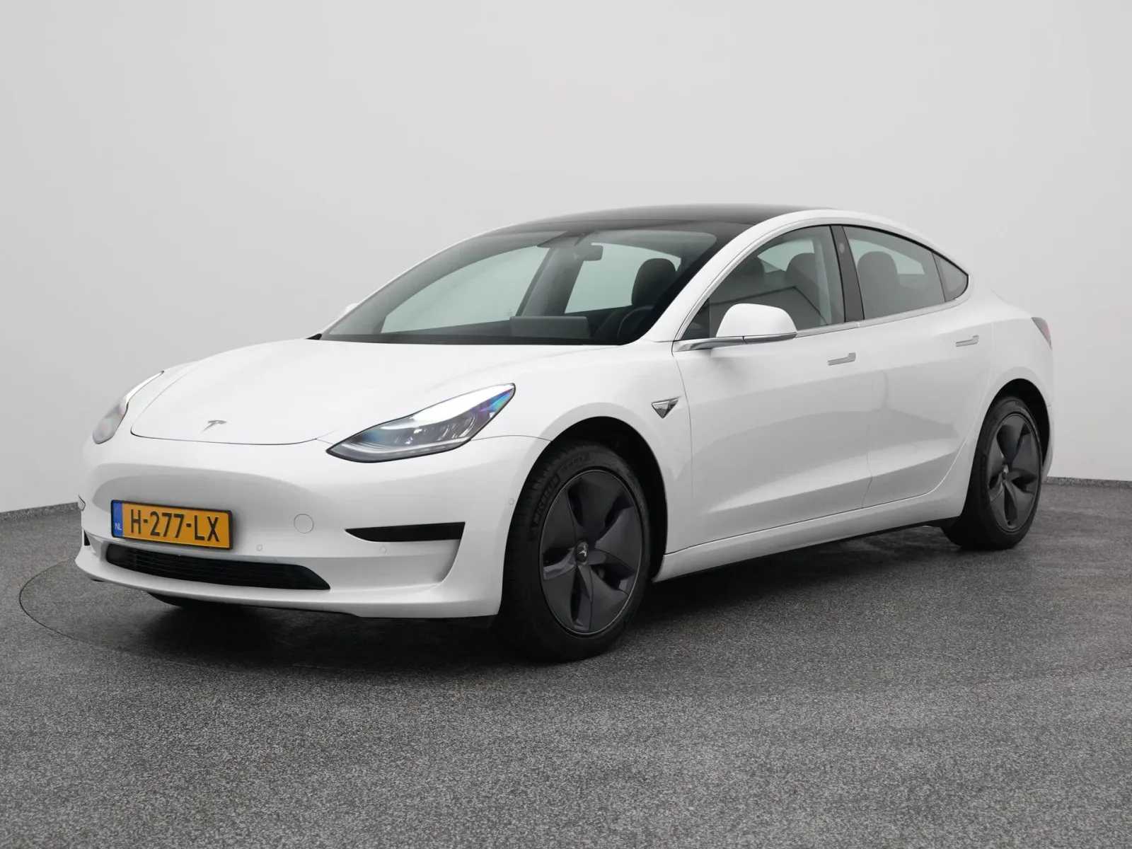 Tesla Model 3 (2020) — foto 1