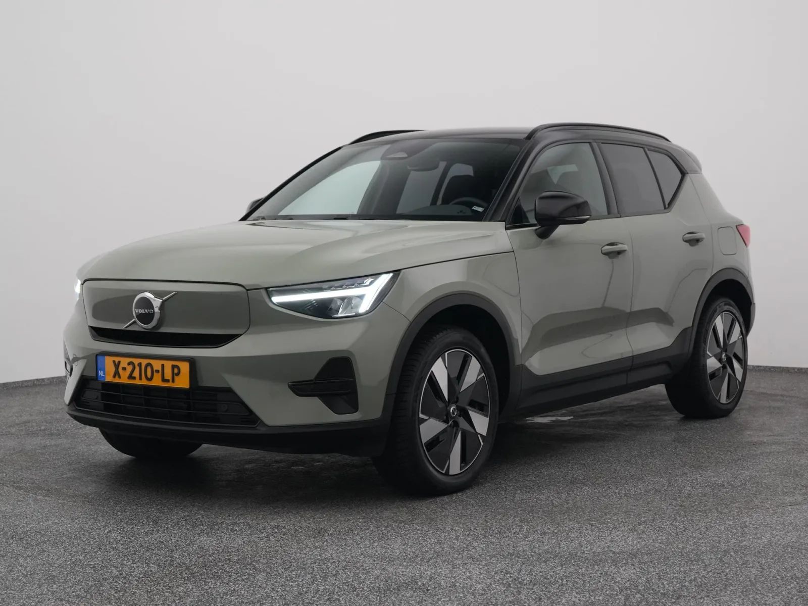 Volvo XC40 (2023) — foto 1