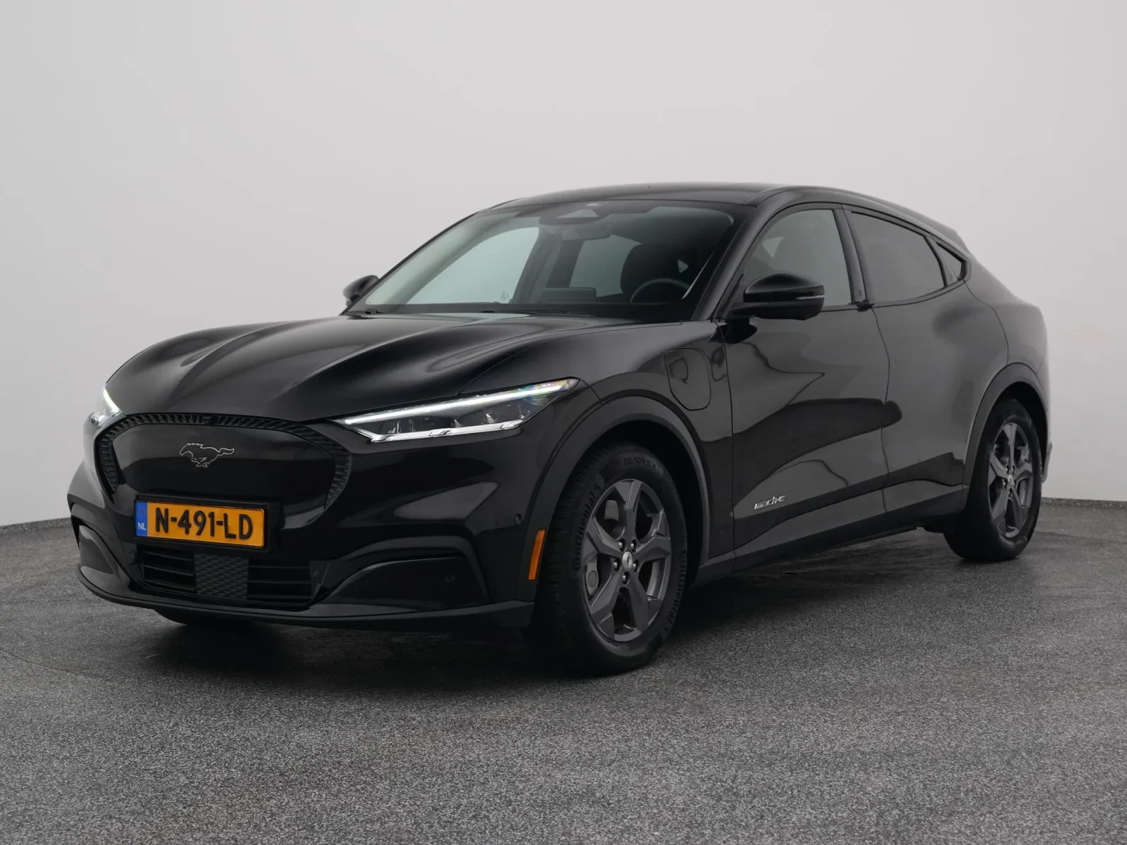Ford Mustang (2021) — foto 1