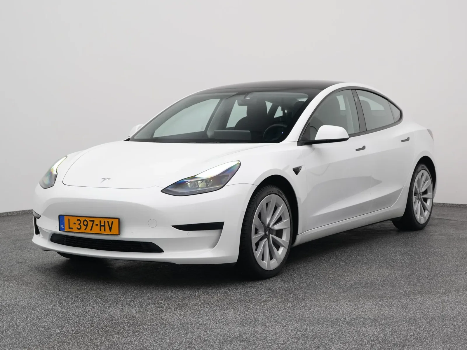 Tesla Model 3 (2021) — foto 1