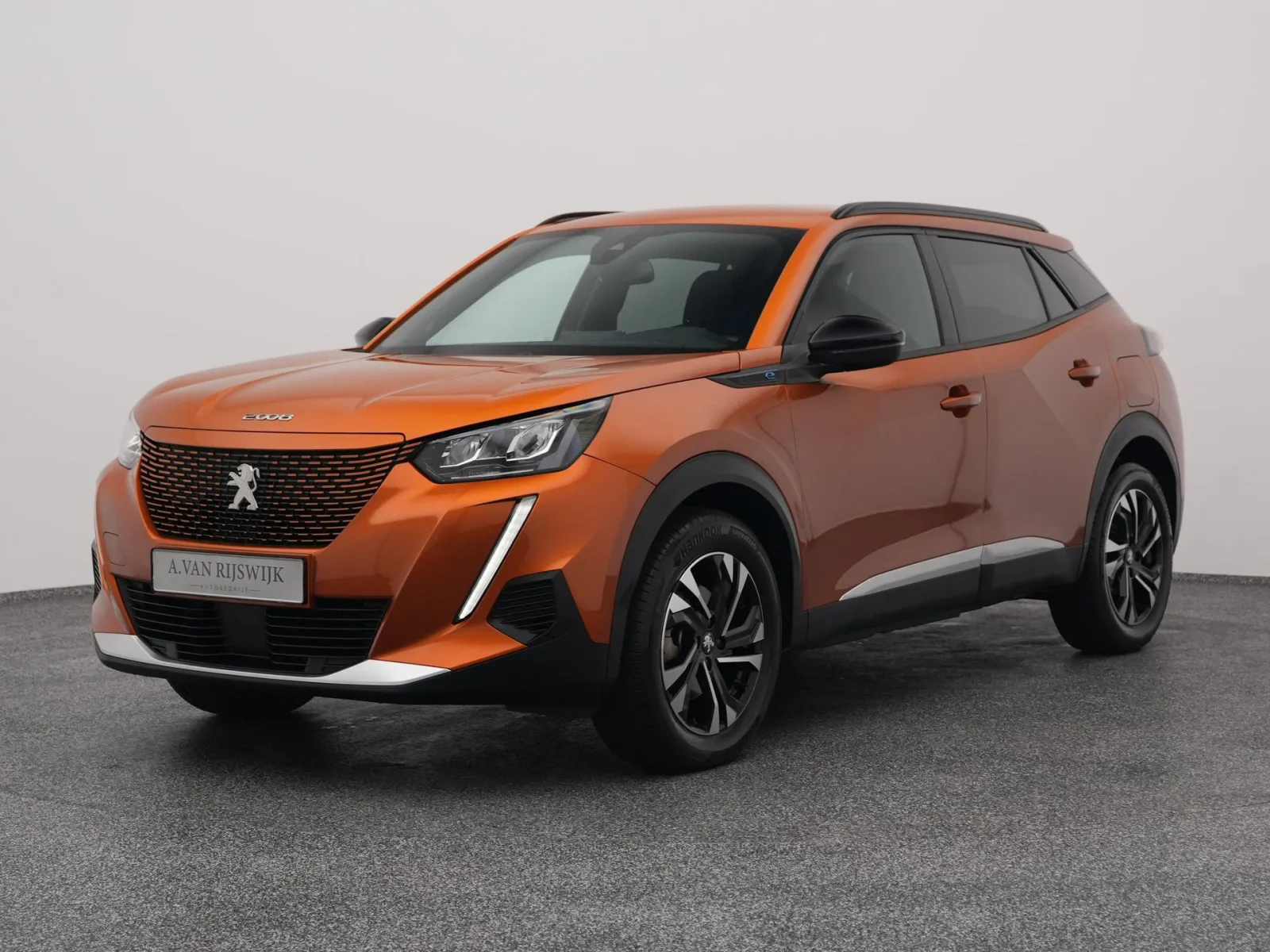 Peugeot e-2008 (2023) — foto 1