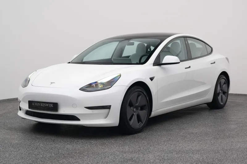 Tesla Model 3 (2022)