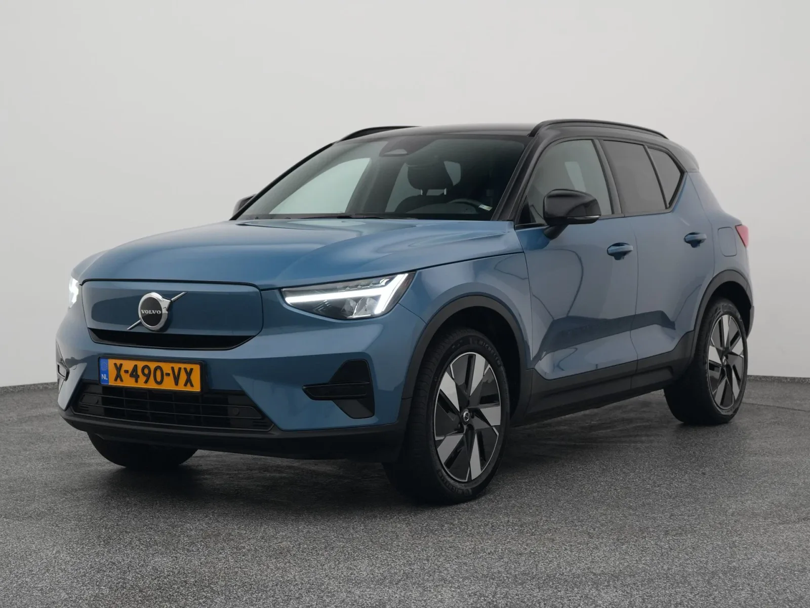 Volvo XC40 (2024) — foto 1
