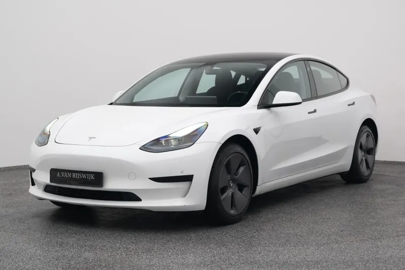Tesla Model 3 (2023)