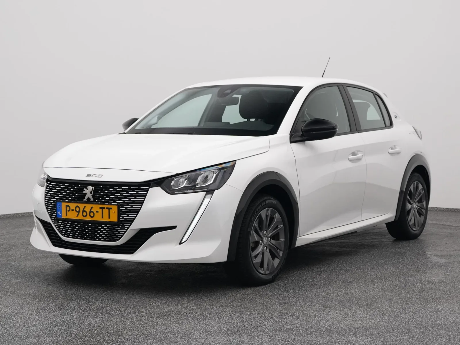 Peugeot e-208 (2022) — foto 1