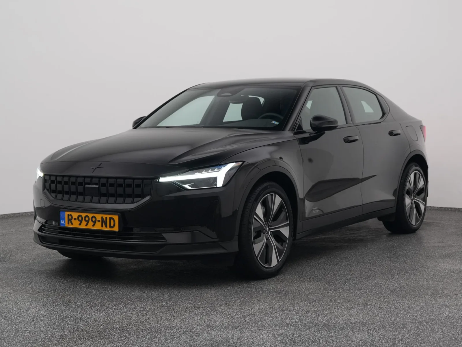 Polestar 2 (2022) — foto 1