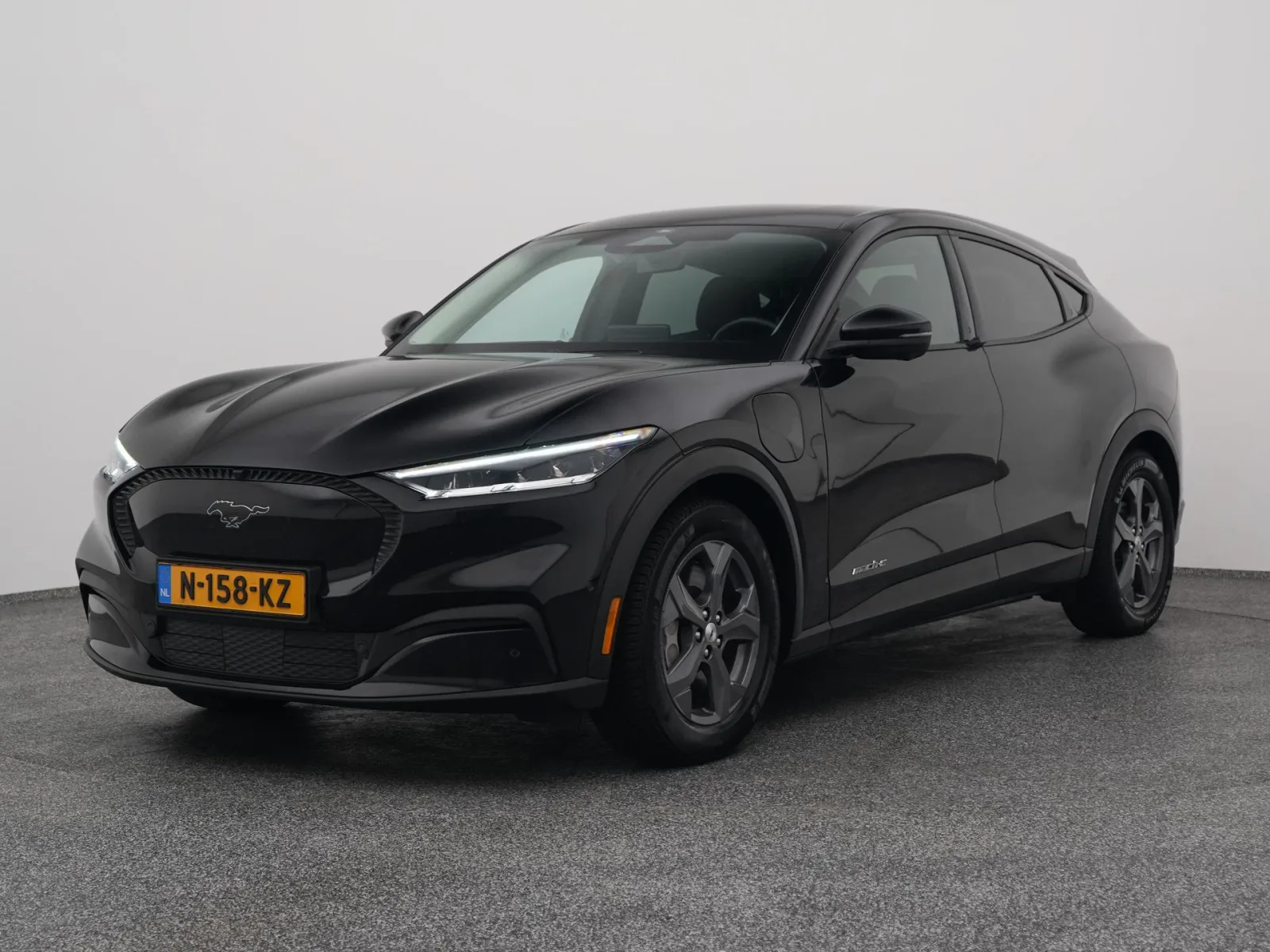 Ford Mustang (2021) — foto 1