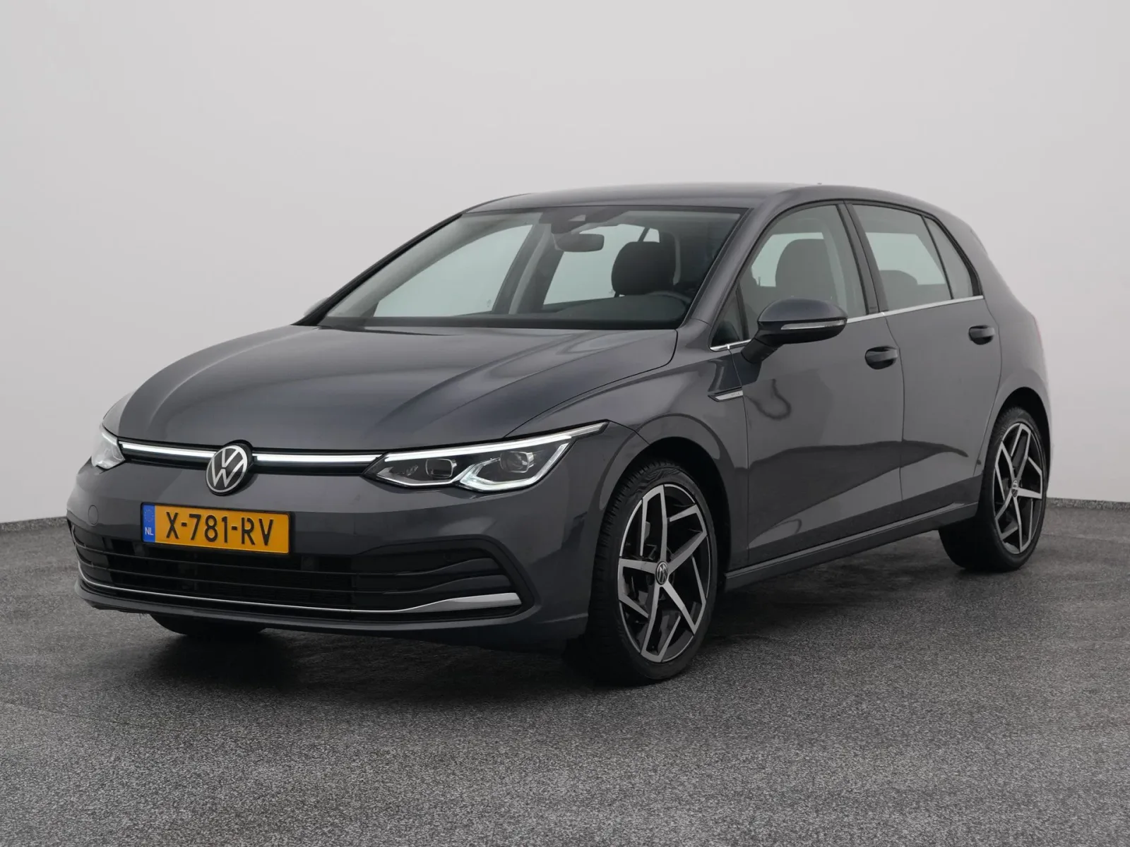 Volkswagen Golf (2024) — foto 1