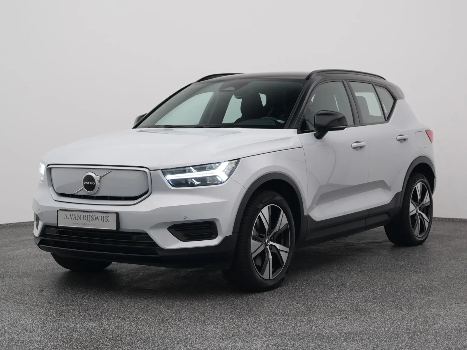 Volvo XC40 (2021) — foto 1