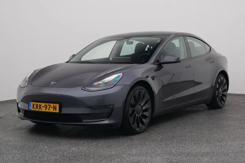 Tesla Model 3 (2023)