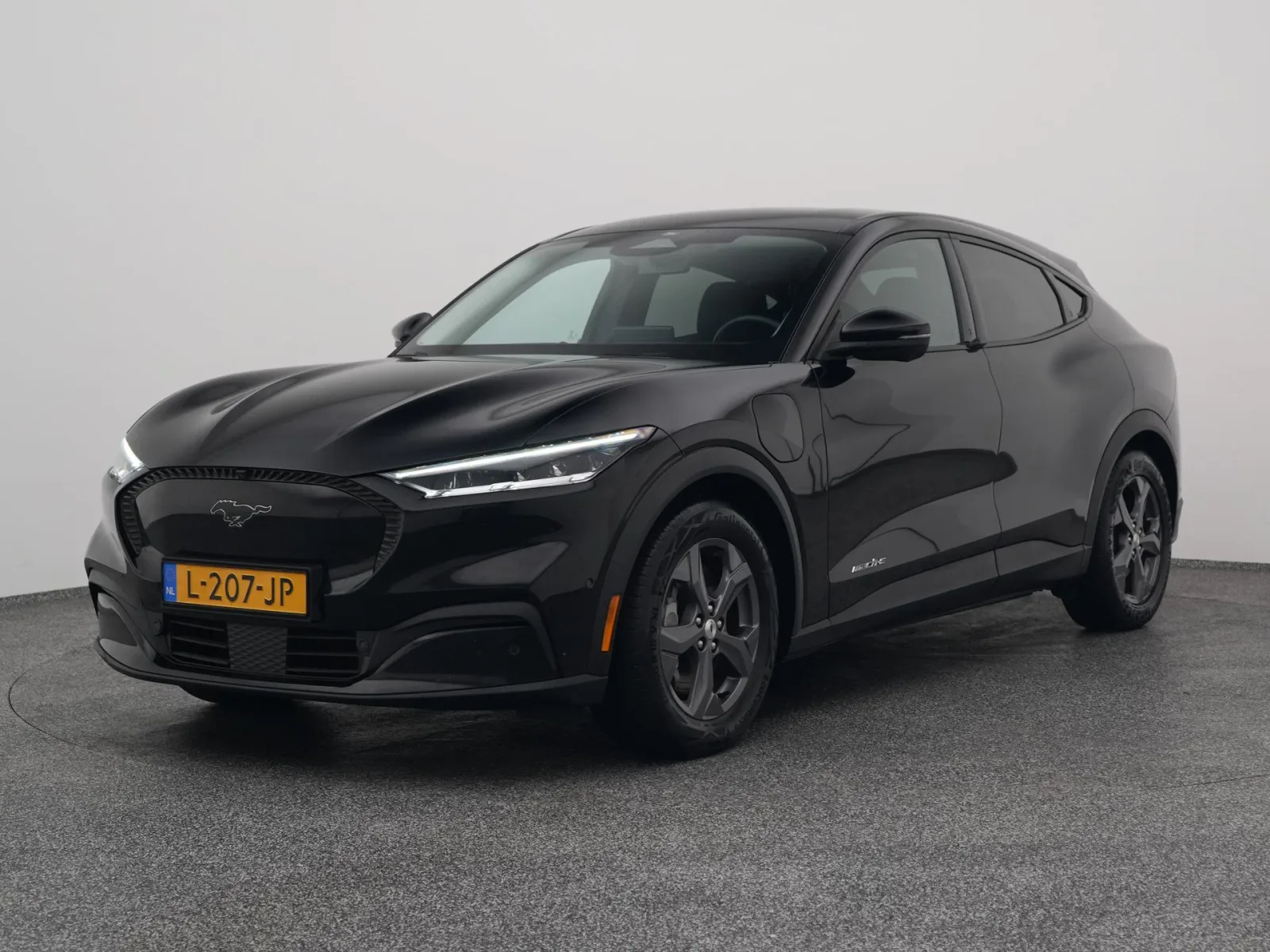 Ford Mustang (2021) — foto 1