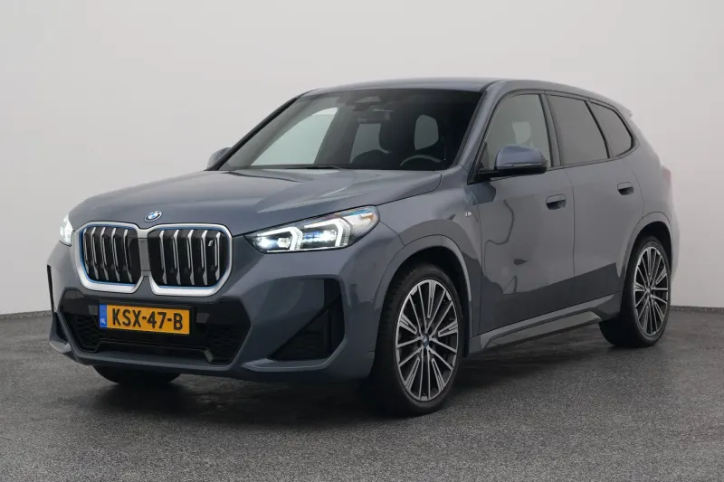 BMW iX1 (2023)